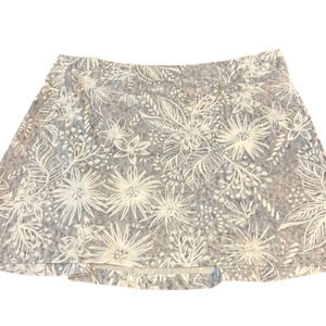 Ripskirt hawaii, beautiful gray and white floral pattern.  blue
